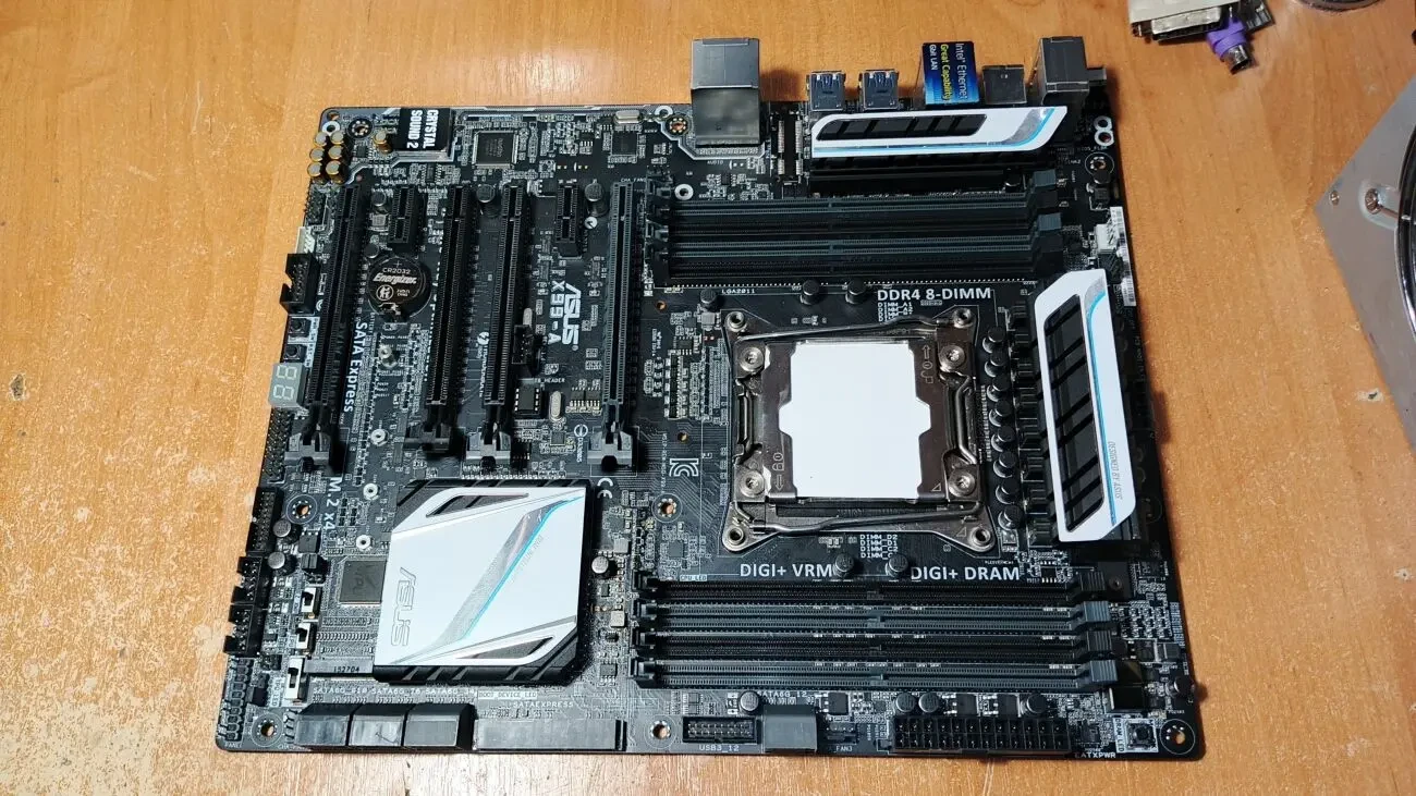 Топовая Материнская плата Asus X99-A (s2011-3, Intel X99, PCI-Ex16)