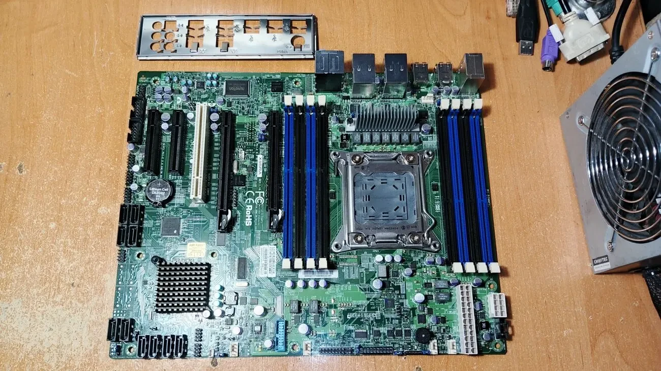 Серверная системная плата Supermicro MBD-X9SRA (S2011) (C602) ATX (Читать описание)