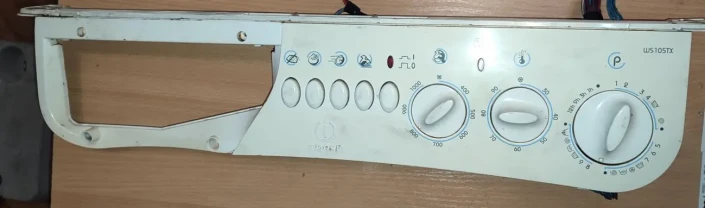 Indesit WS105TX, панель керування.