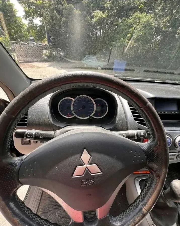 Mitsubishi L200 6