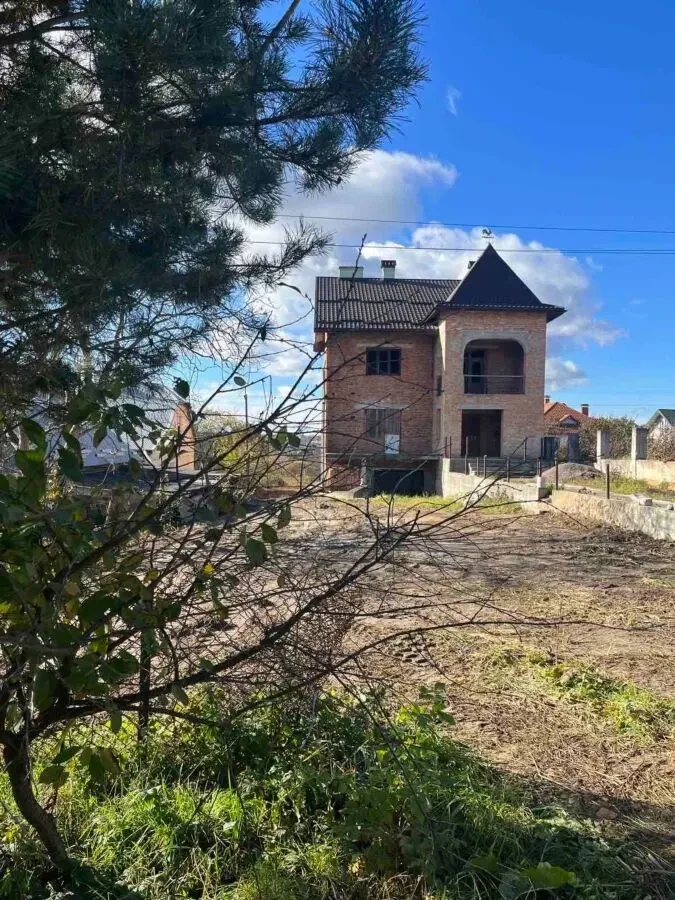 Продаж 3 поверхового будинку з верандою і ділянкою на 14 соток,830кв.м 3