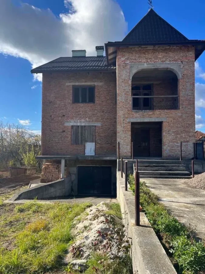 Продаж 3 поверхового будинку з верандою і ділянкою на 14 соток,830кв.м 7
