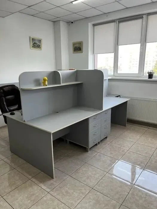Офісні меблі / столи з полицями