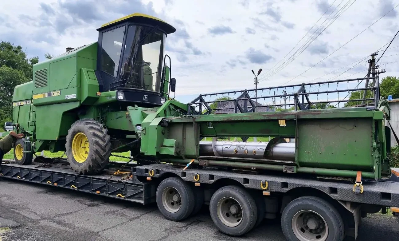 Збирання врожаю (обмолот) комбайном John Deere 1052 жниварка 3.65м. 2