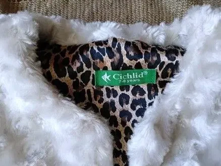 Жилет жилетка безрукавка камізелька біле м'яке хутро на шовковій підкладкі дитині 7-8 років 4