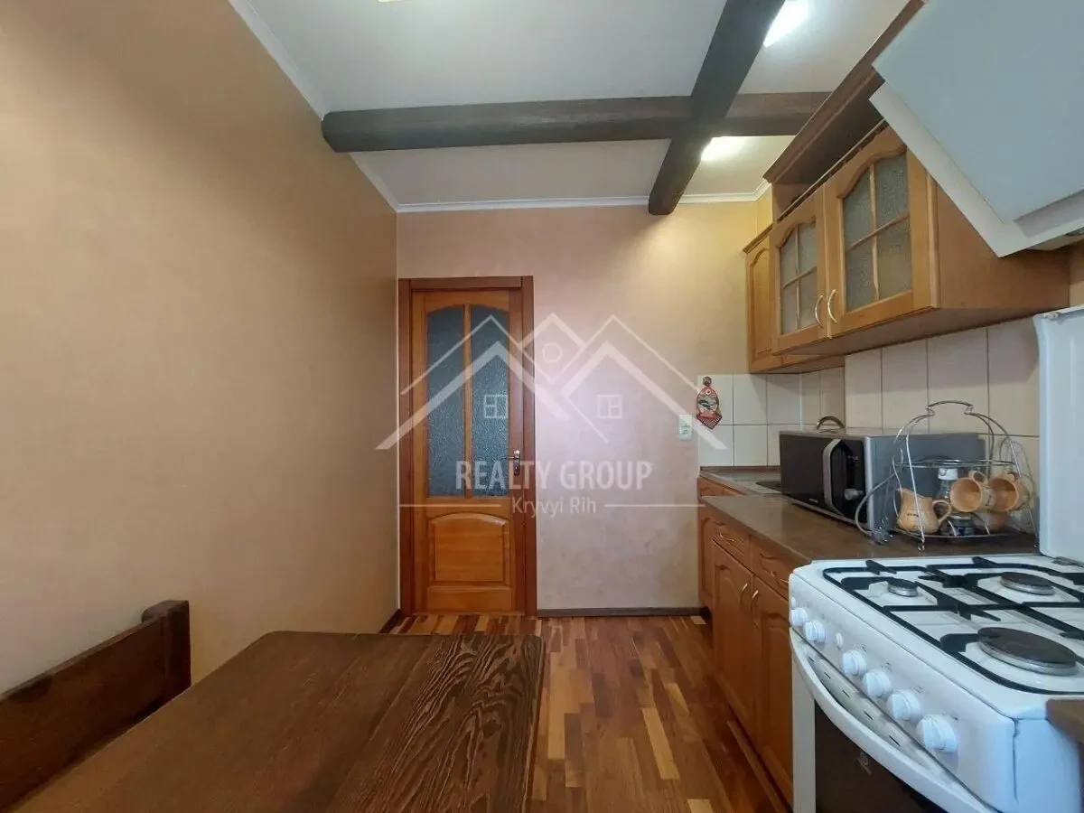 Продаж 2к з меблями та технікою на Ластівці 6