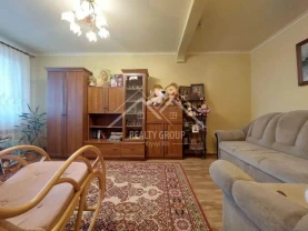 Продаж 2к з меблями та технікою на Ластівці