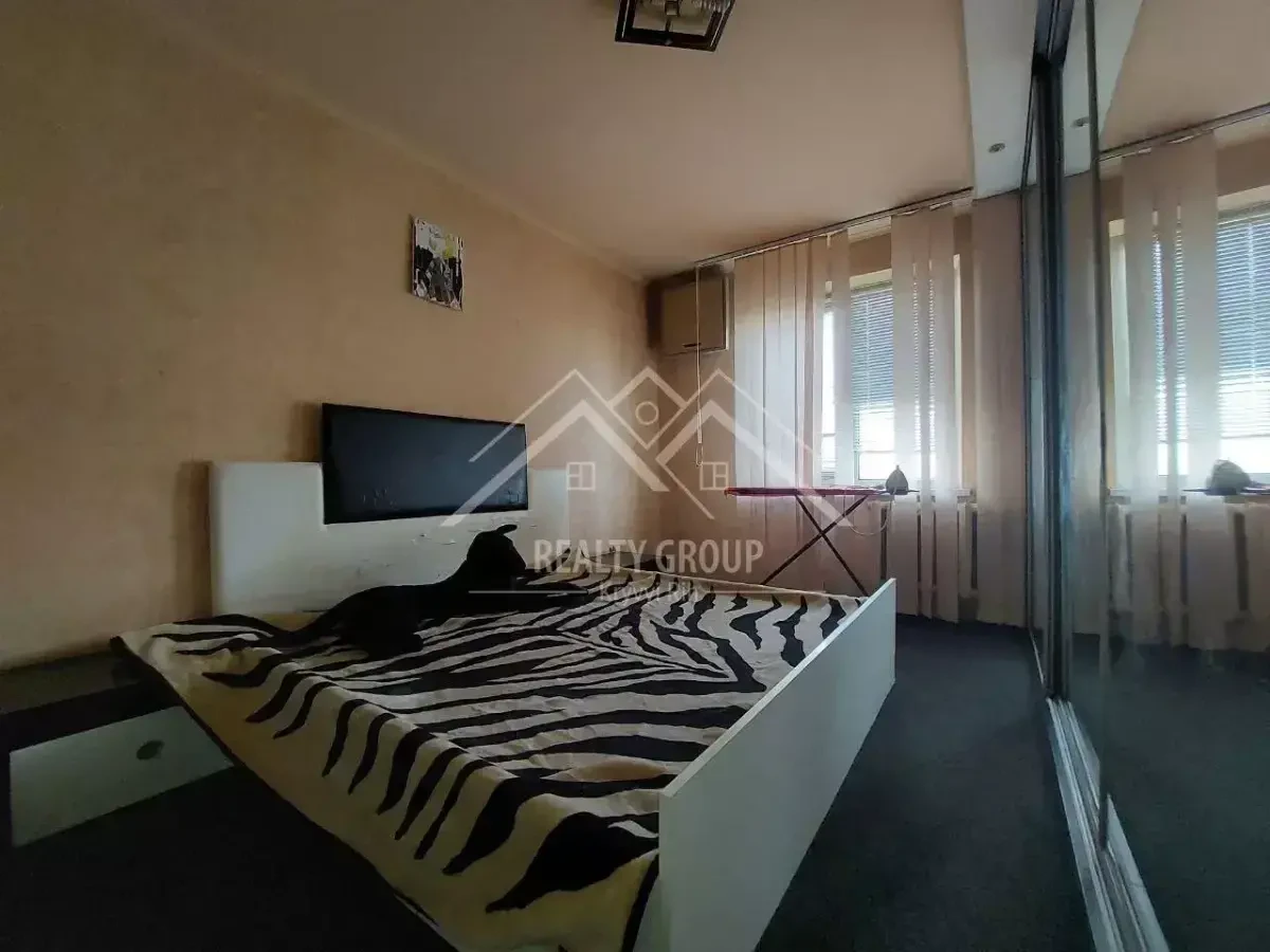 Продаж 3к з  меблями у ЦМ р-ні по вул.Свято-Миколаївській 3
