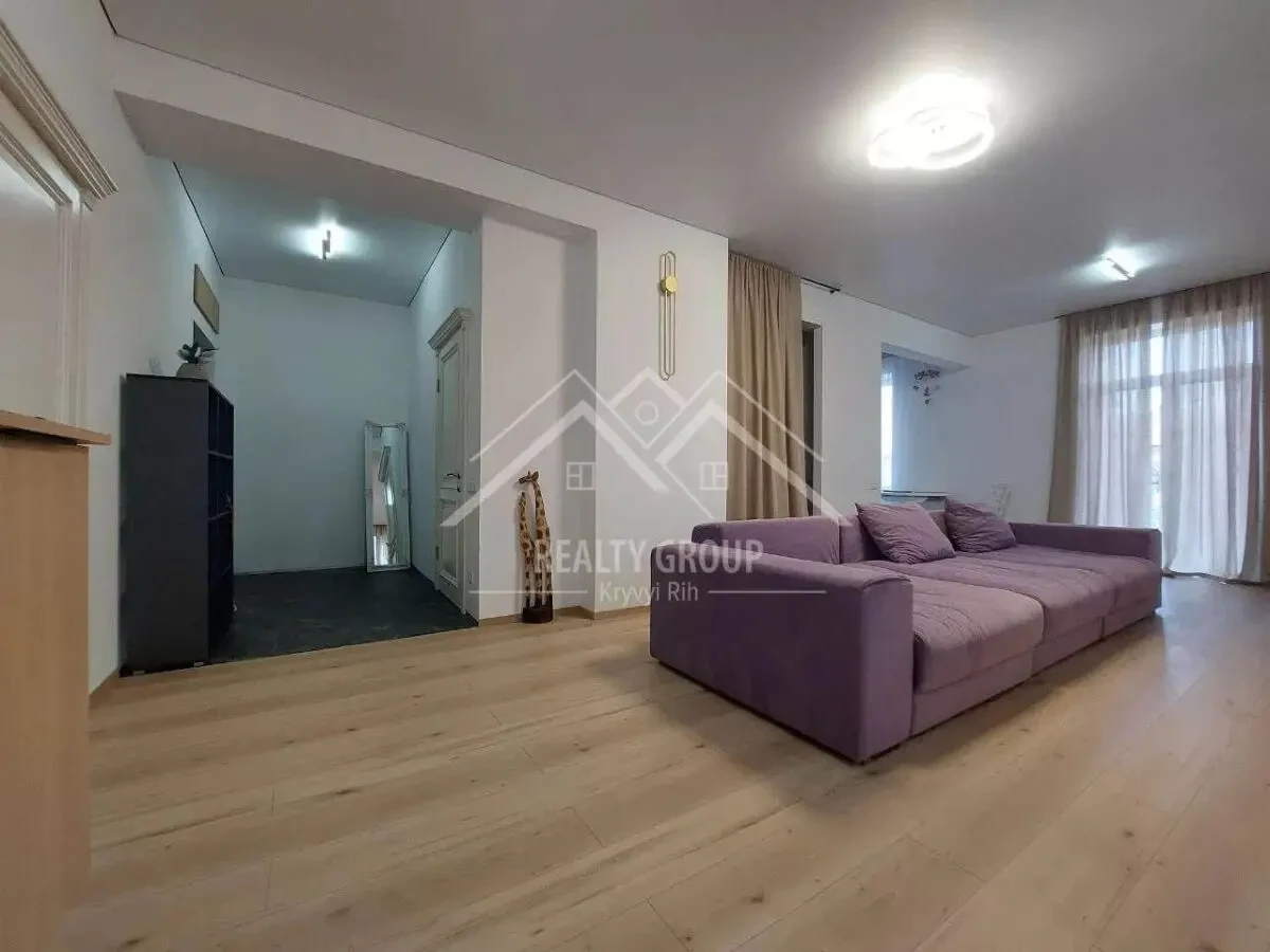 Продаж 2к у центрі 96квартала 4