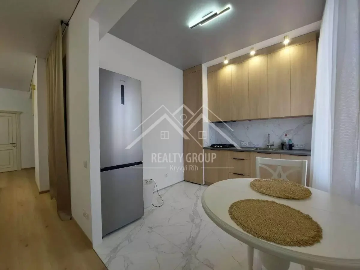 Продаж 2к у центрі 96квартала 5