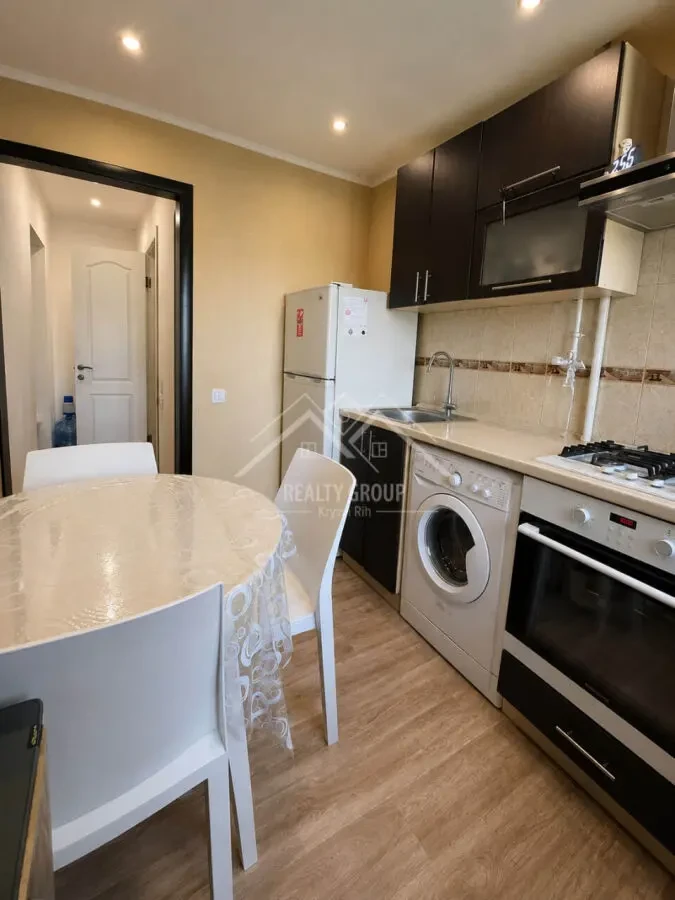 Продаж 2-к квартири з сучасним ремонтом пр.Миру 8