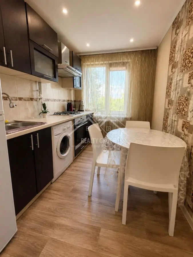 Продаж 2-к квартири з сучасним ремонтом пр.Миру 7