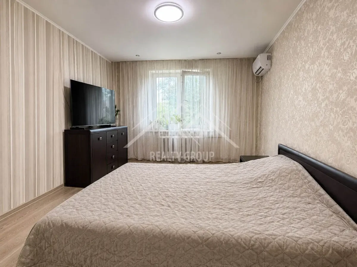 Продаж 2-к квартири з сучасним ремонтом пр.Миру 3