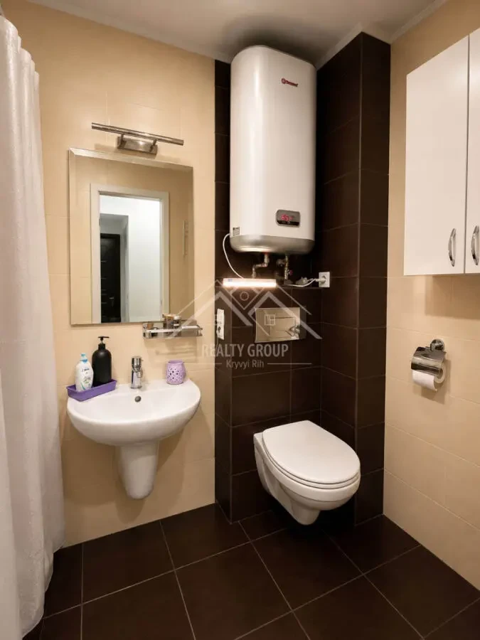 Продаж 2-к квартири з сучасним ремонтом пр.Миру 10
