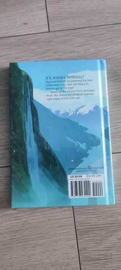 Книга «Frozen Fever: The Deluxe Novelization» представляет текстовую адаптацию мультфильма «Холодное торжество» 9
