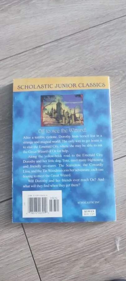 Книга «The Wizard of Oz» (Волшебник страны Оз) из детской книжной серии Scholastic Junior Classics 6