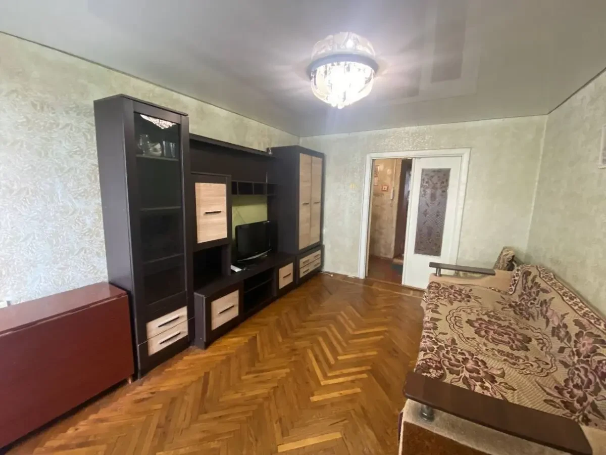 Продам 2-комнатную квартиру в кирпичном доме Ж/М Тополь, Победа, Сокол, 12 квартал.