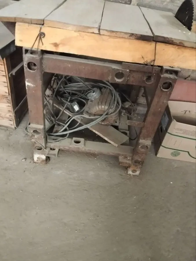 Продам циркулярну пилу зі столом 2