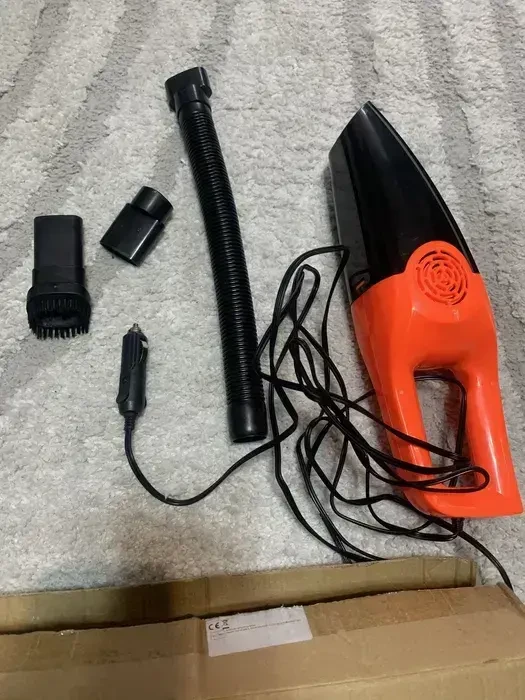 Автомобільний пилосос 12V, компактний, з насадками 7