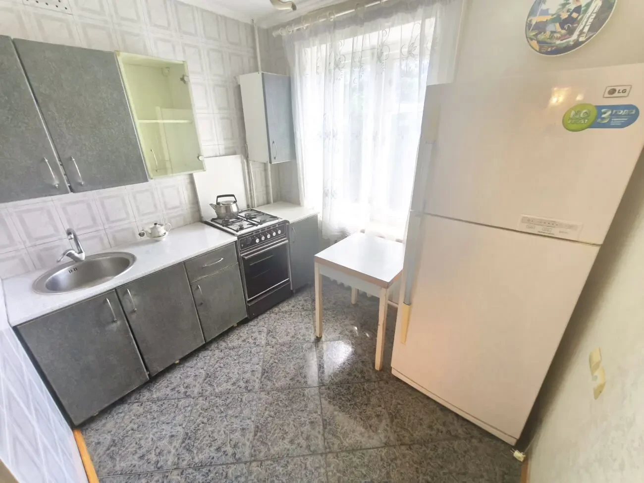Продам 2 комн кв Глушко Киевский рынок Таирова 9