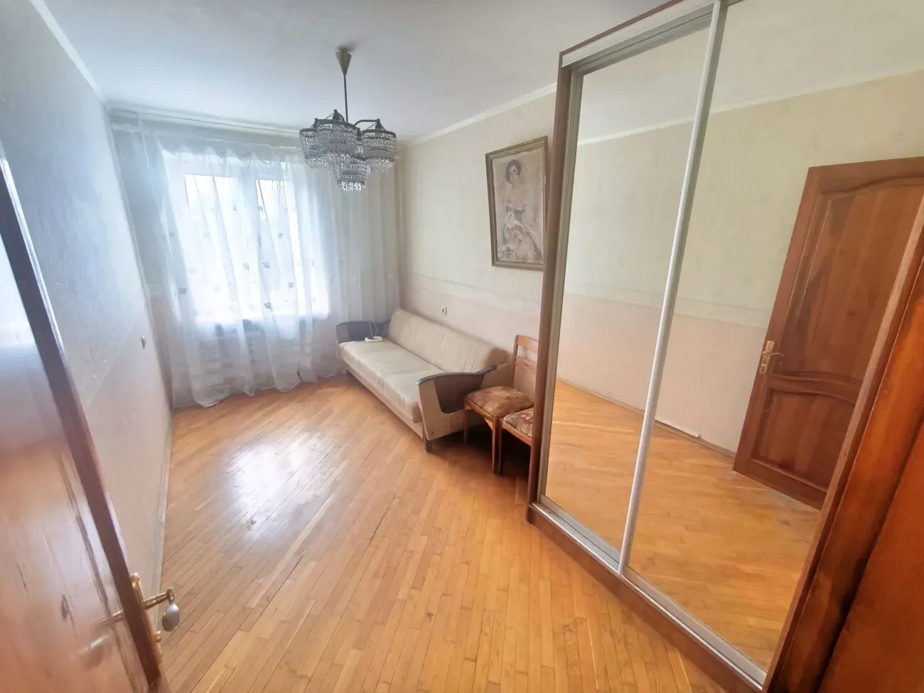Продам 2 комн кв Глушко Киевский рынок Таирова 3
