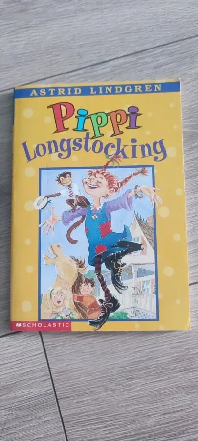 Книга Астрид Линдгрен «Пеппи Длинный чулок» (Pippi Longstocking) на английском языке от издательства Scholastic.