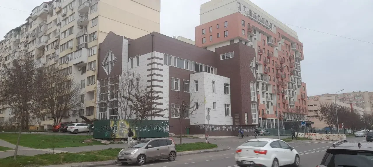 Комерційна будівля 1418 м²  5 рівнів  Вільне планування  Одеса, Ак. Сахарова 2