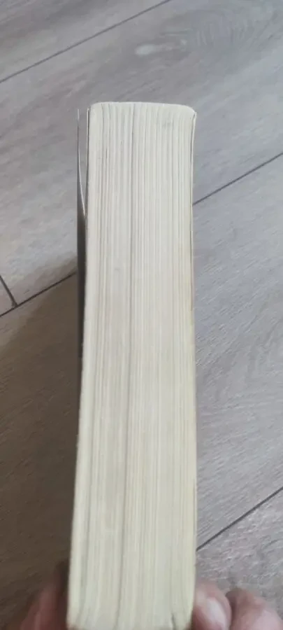 Всемирно известная книга «Twilight» («Сумерки») автора Stephenie Meyer на языке оригинала 8