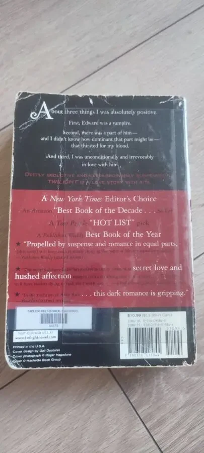 Всемирно известная книга «Twilight» («Сумерки») автора Stephenie Meyer на языке оригинала 6