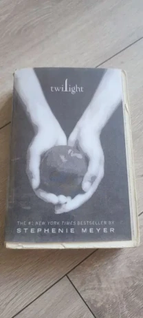 Всемирно известная книга «Twilight» («Сумерки») автора Stephenie Meyer на языке оригинала