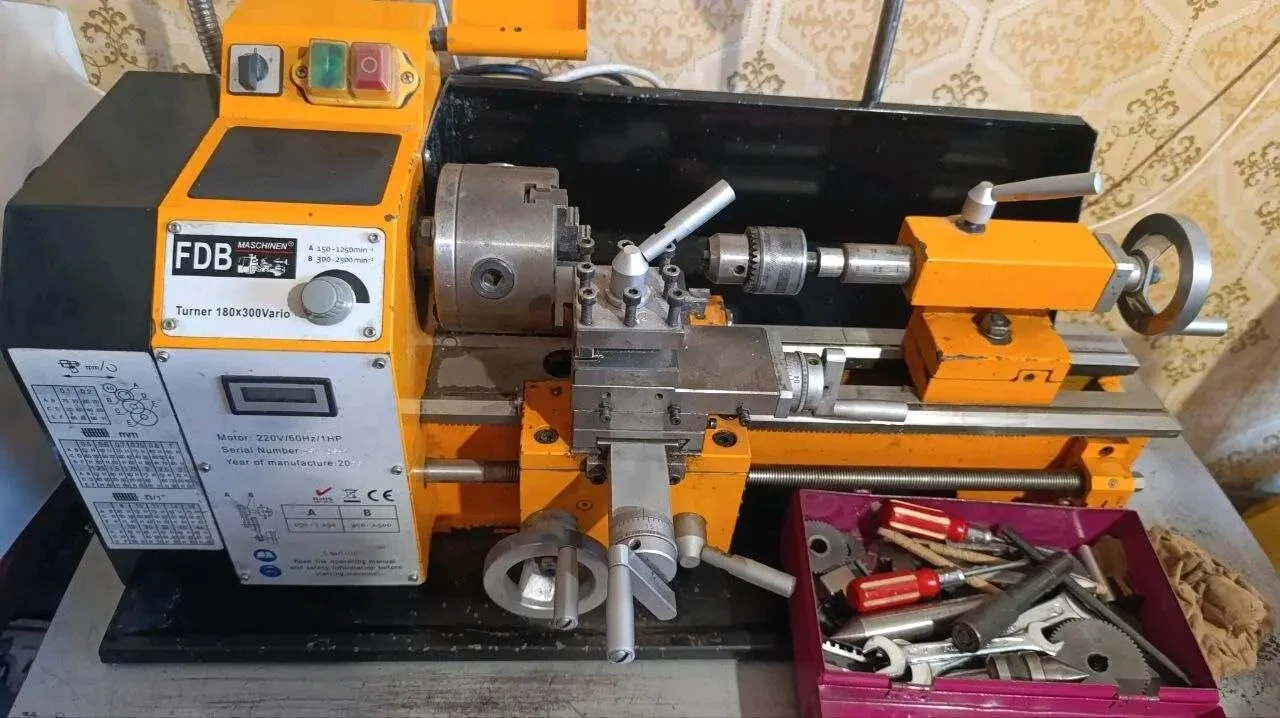 Токарний верстат FDB Maschinen Turner 180 на 300 Vario 4
