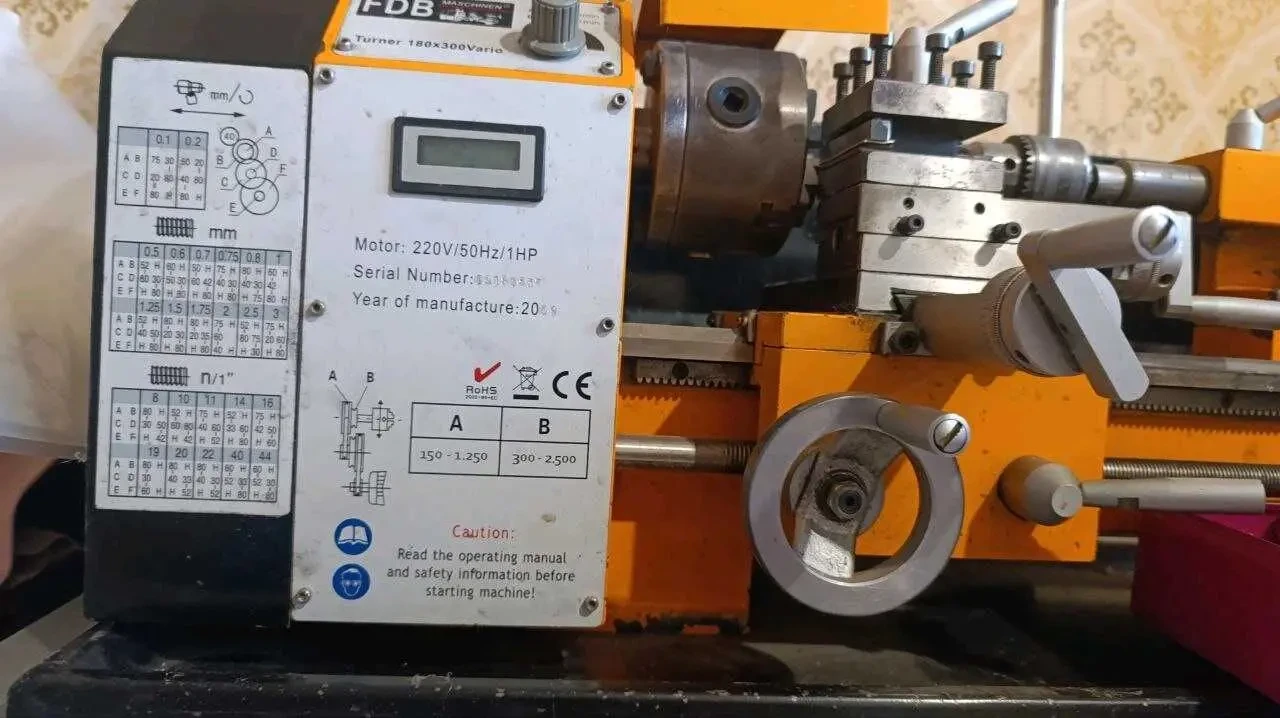 Токарний верстат FDB Maschinen Turner 180 на 300 Vario 3
