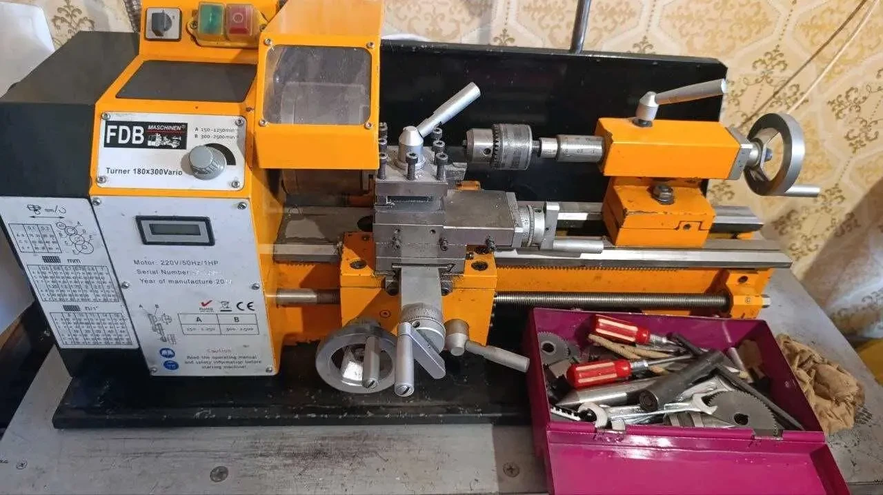 Токарний верстат FDB Maschinen Turner 180 на 300 Vario 6