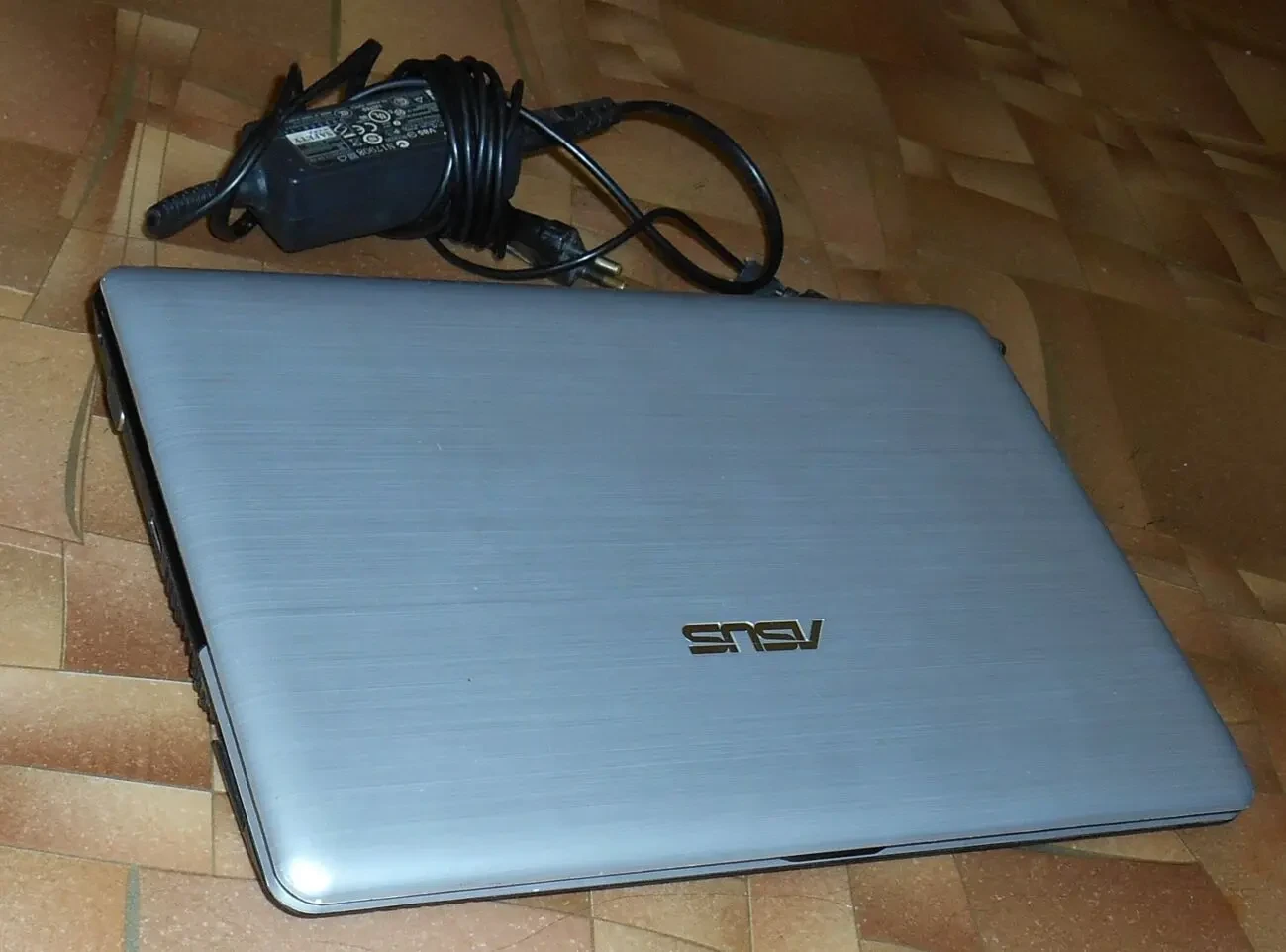 Ноутбук Asus 12" 2