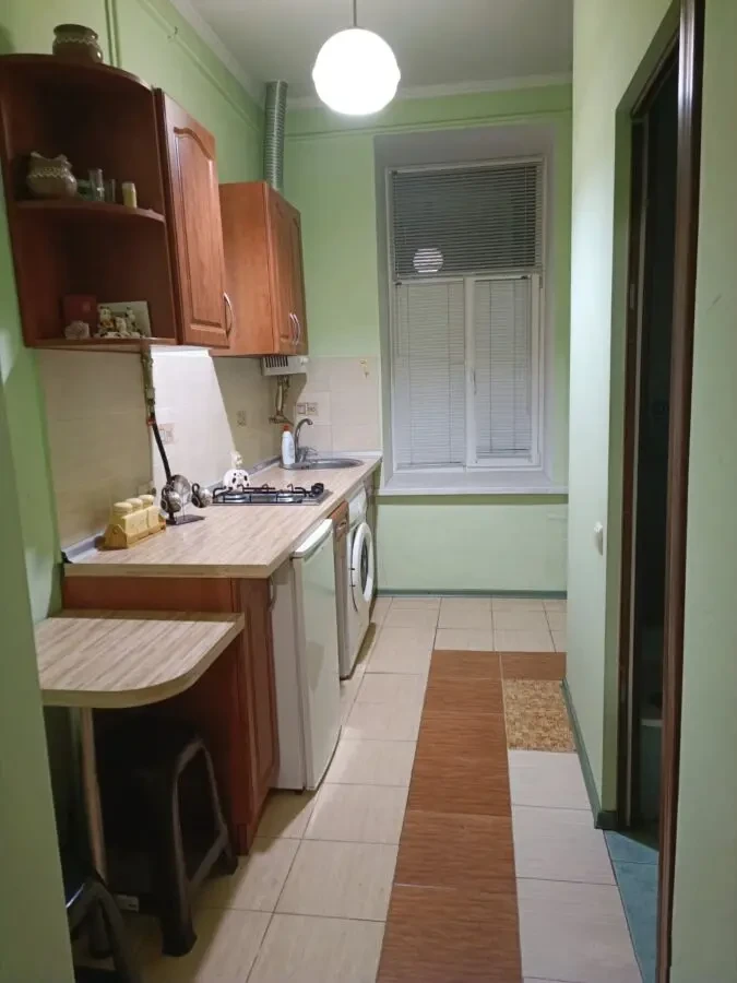 Здам ПОДОБОВО  квартиру Успенська/Центр 2