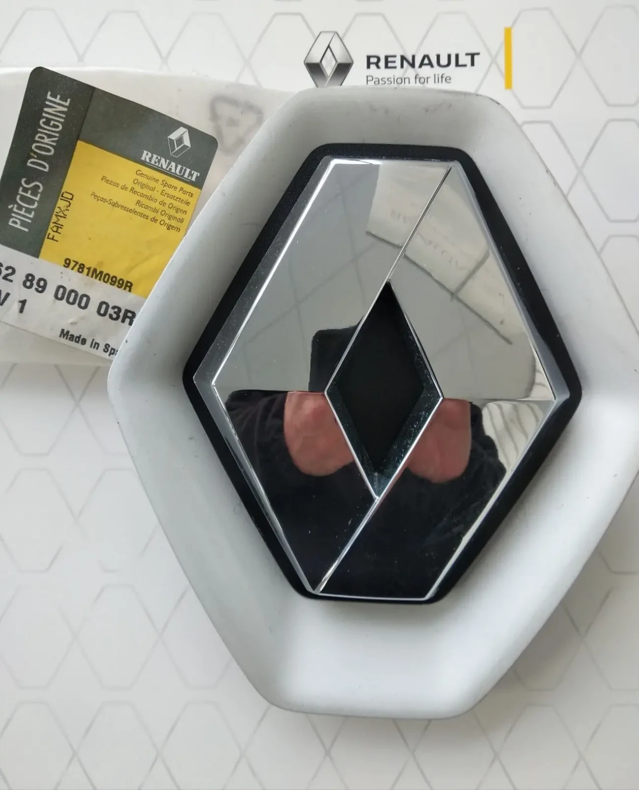 628900003R Renault монограма Laguna III