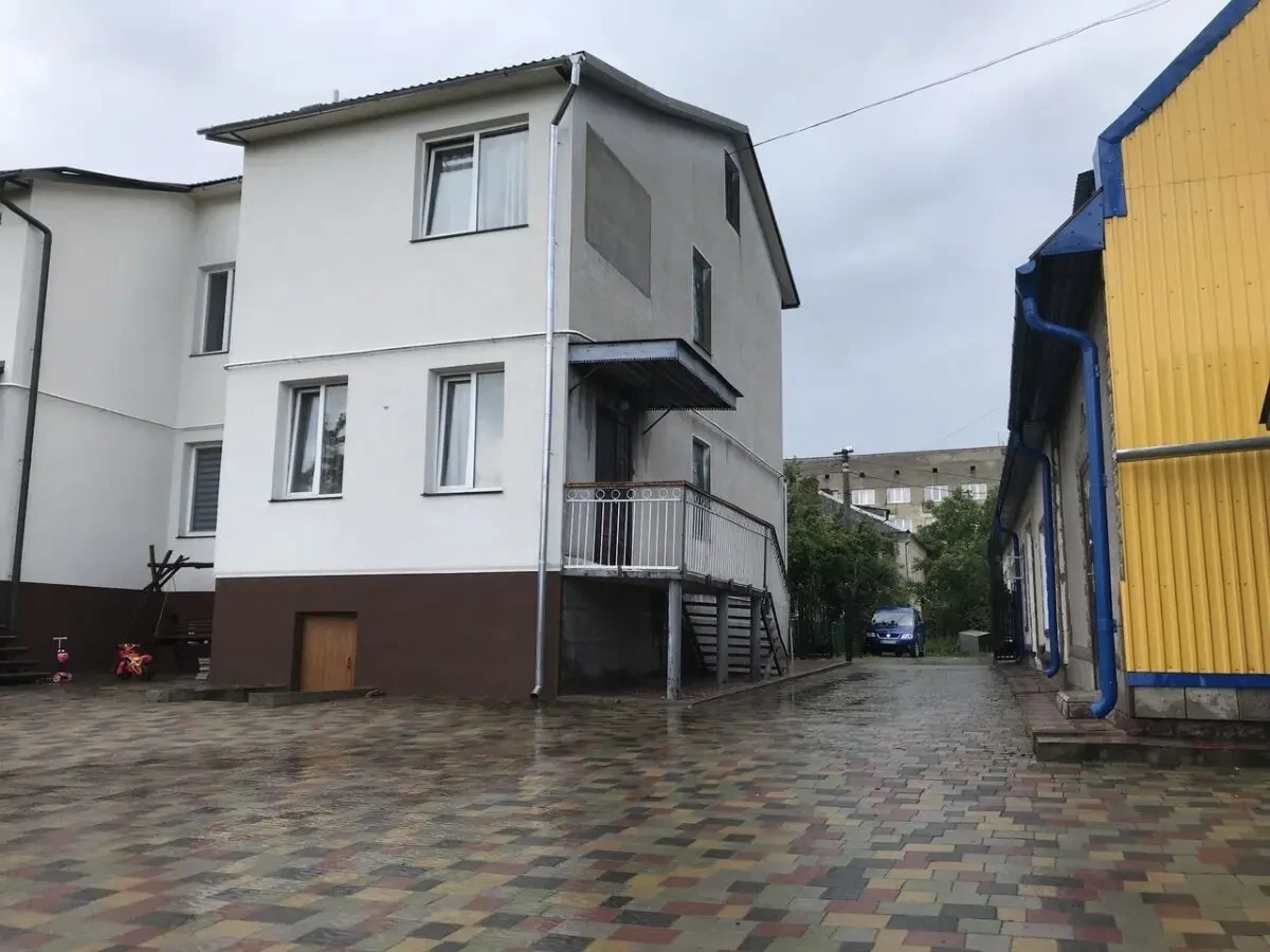  Дворівнева квартира-таунхаус у центрі Гусятина! 3