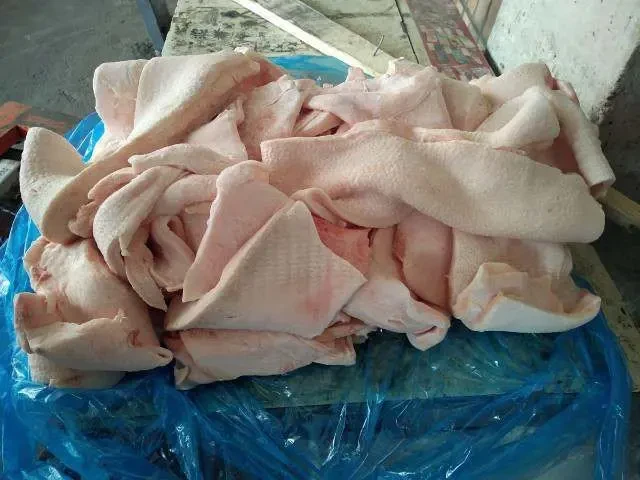 Куплю сало без шкіри, обрізь.