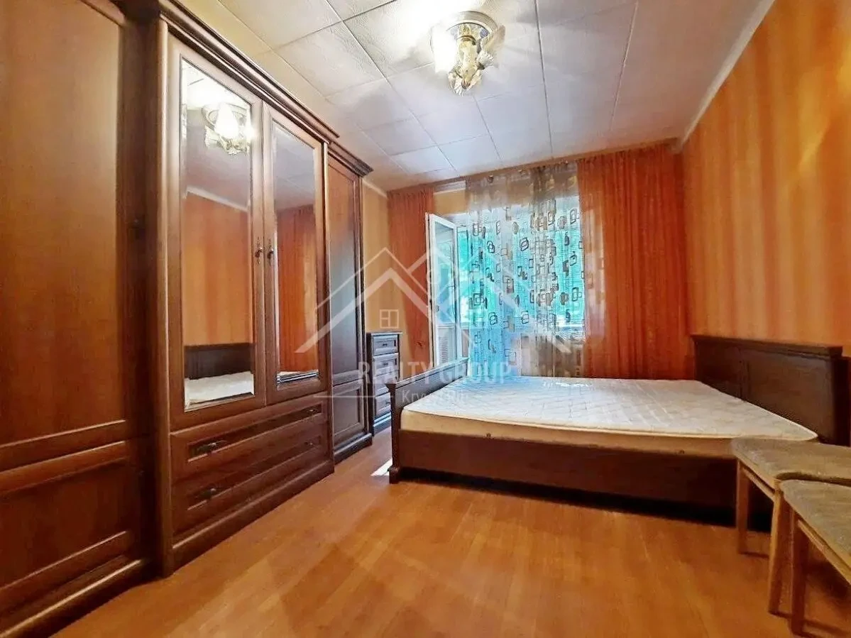 Продається 3К покращенного планування з автономним опаленням  мебелью та ремонтом 3