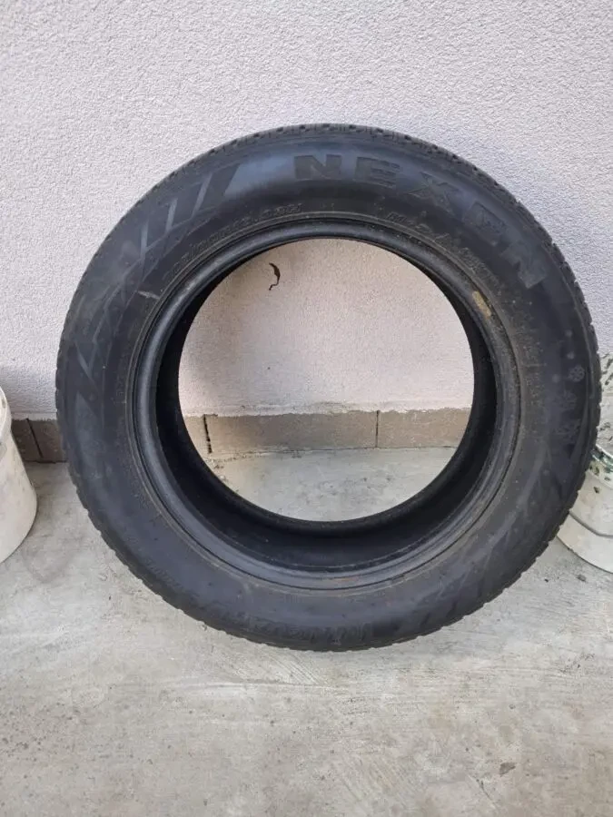 Продам зимові шини б/у Nexen WinGuad 205/60 R16 2
