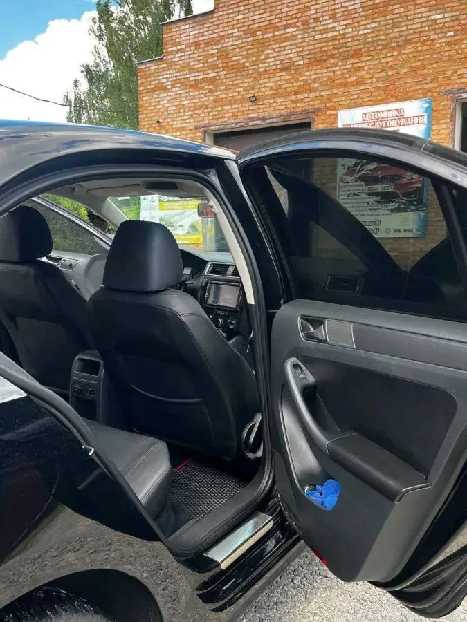 Volkswagen Jetta 2011 8