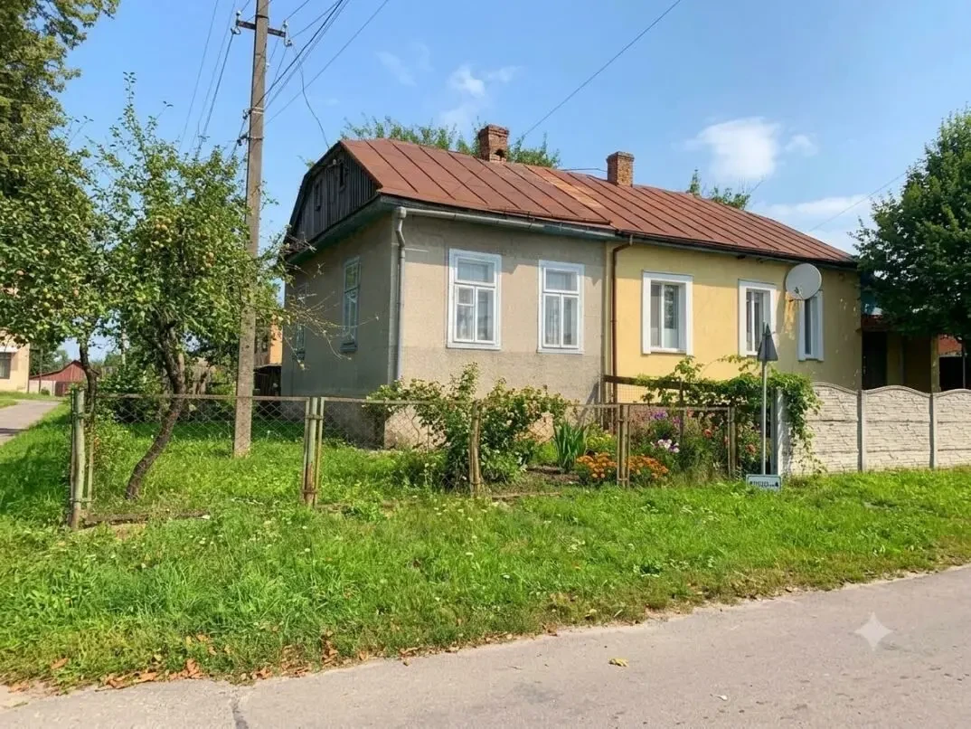 Продаж 4-х кімнатної квартири на землі (Тучин)