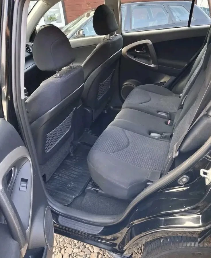Toyota RAV4 2.2 D-4D 8