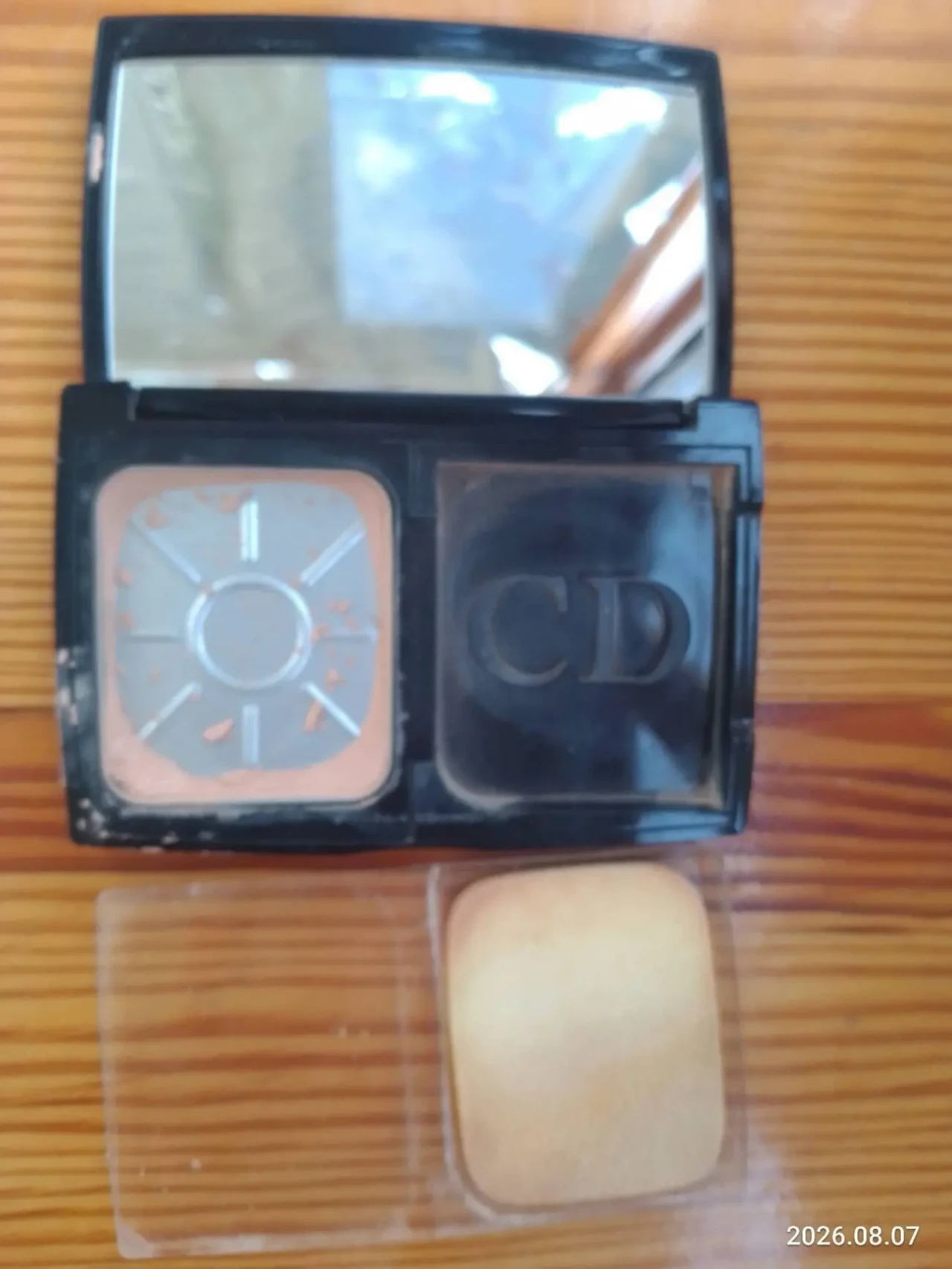 Пудреница под сменный блок Diorskin Forever Compact 022  Spf 25 светлый тон компактная пудра. 2