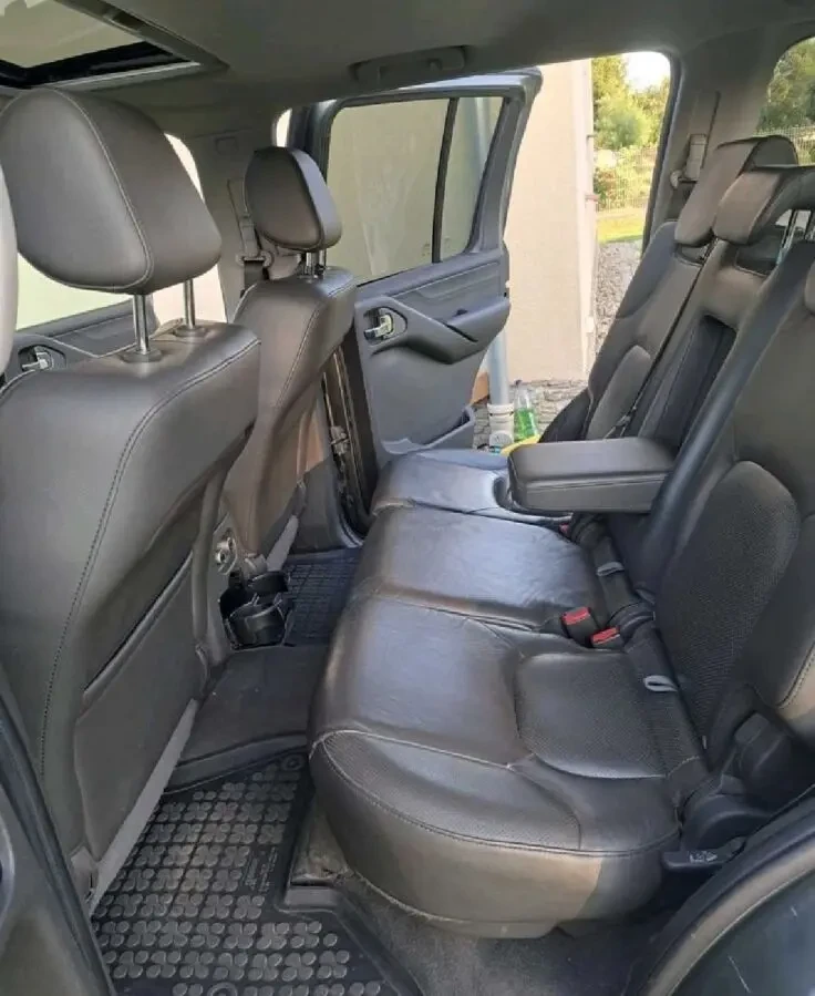 Nissan Pathfinder 2.5 dCi 4WD 8