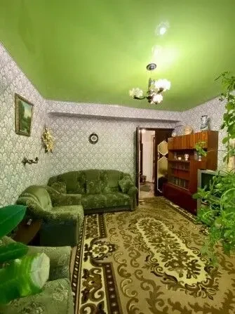 Продається 2-кімнатна квартира з меблями у самому центрі міста Покров! 4
