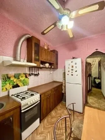 Продається 2-кімнатна квартира з меблями у самому центрі міста Покров! 8