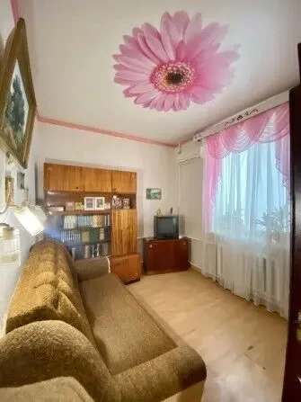 Продається 2-кімнатна квартира з меблями у самому центрі міста Покров! 6