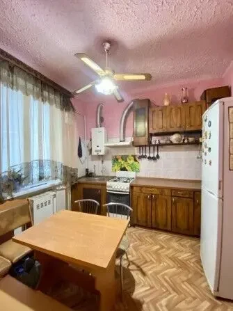 Продається 2-кімнатна квартира з меблями у самому центрі міста Покров! 9