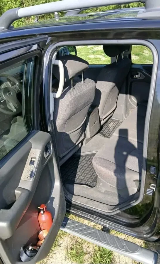 Nissan Navara 2.5 TD пикап 6